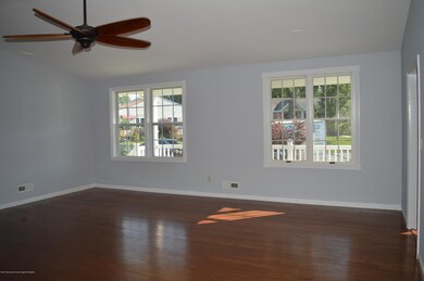5 LIVING ROOM