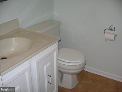 2422 Hyannis Ln, Crofton, MD 21114 - photo 3