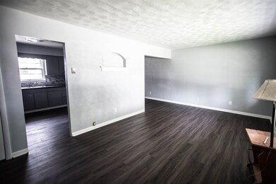 111 W 3rd St, Auburn, IN 46706 - photo 2