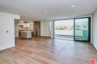 328 N Maple Dr unit 302, Beverly Hills, CA 90210 - photo 7