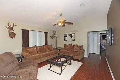 sunfishdrive211mls688862 - living room