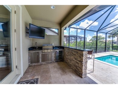 Outdoor Kitchen w/ Gas Grill, Sink & Refrigerator