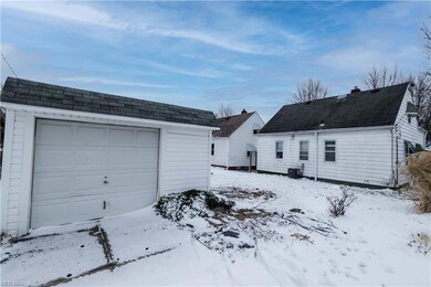 18421 Maple Heights Blvd, Maple Heights, OH 44137 - photo 4