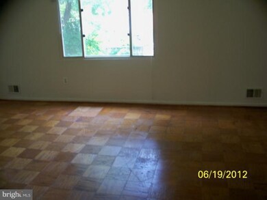 138 Daimler Dr unit 9, Capitol Heights, MD 20743 - photo 2