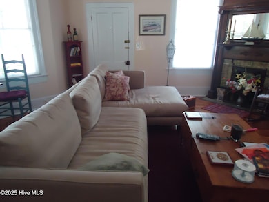 401 A S. 5th Ave Living Room.2