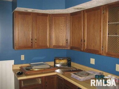 520 4th St, Lincoln, IL 62656 - photo 7