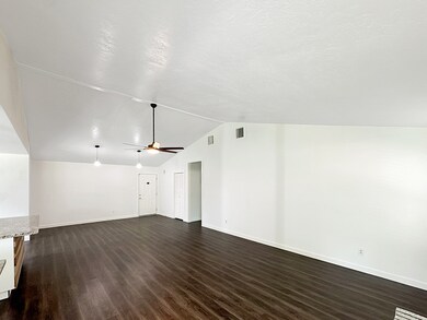 405 E Castle Harbour Dr, Friendswood, TX 77546 - photo 5