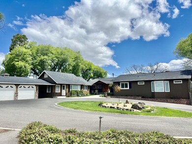 2156 W Hillside Dr, Central Point, OR 97502 - photo 4