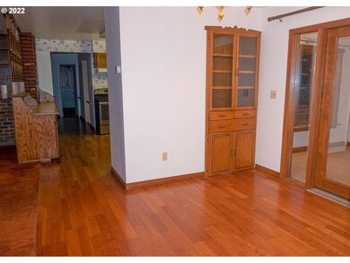 377 Northside Rd, Sutherlin, OR 97479 - photo 5