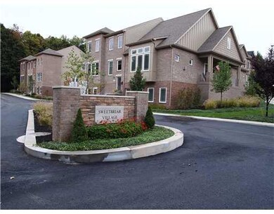 107 Sweetbriar Village T, Mount Washington, PA 15211 - photo 2