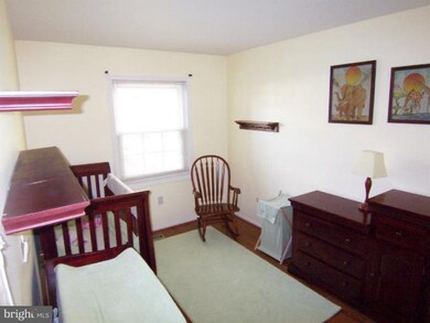 9818 Oakdale Woods Ct, Vienna, VA 22181 - photo 6