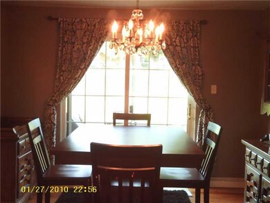 Dining Room. Enjoy family time around the dining r