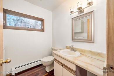 1/2 bath downstairs