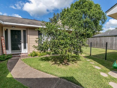 510 W Castle Harbour Dr, Friendswood, TX 77546 - photo 3
