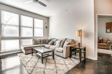 Large living room with floor-to-ceiling windows br