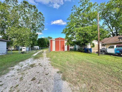 804 Ritchey St, Gainesville, TX 76240 - photo 3