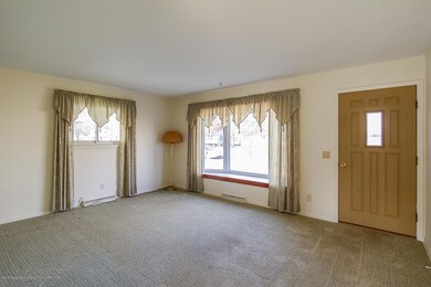 200 E Syringa Dr, Lansing, MI 48910 - photo 2