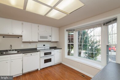 7919 Bethelen Woods Ln, Springfield, VA 22153 - photo 6