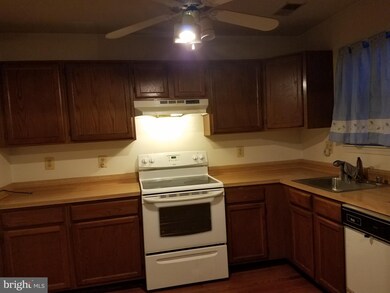 6102 Beacon Hill Place, Capitol Heights, MD 20743 - photo 3