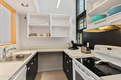 7622 E Callisto Cir unit 202, Tucson, AZ 85715 - photo 2