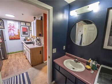 323 Hildred Dr unit 323, Burlington, VT 05401 - photo 2