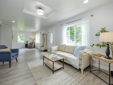 520 Della St-106