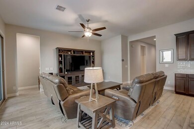 Great Room 3540 E Boot Track Trl