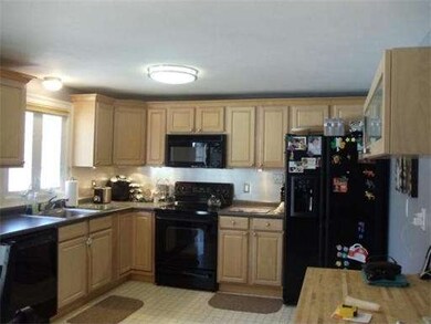 119 Woodburn Dr, Methuen, MA 01844 - photo 3