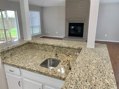 602 W Castle Harbour Dr, Friendswood, TX 77546 - photo 6