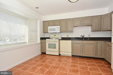 213B Locust St SE unit D, Vienna, VA 22180 - photo 3