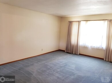 1310 S 10th Ave E, Newton, IA 50208 - photo 4
