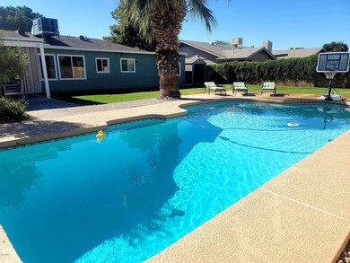 Huge Pool