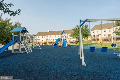 207 Oaktree Ct unit 207, Pottstown, PA 19464 - photo 2