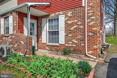 557 Staufer Ct, Mount Joy, PA 17552 - photo 3