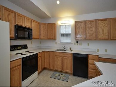 37 Gray Wolf Ln, Hendersonville, NC 28792 - photo 6