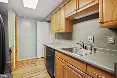 392 West Ct unit 2B, Glen Burnie, MD 21061 - photo 4