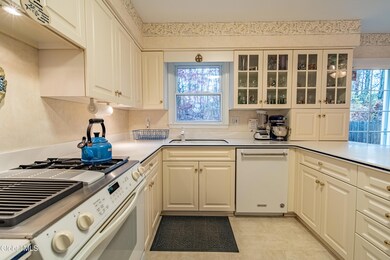 234 Point of Woods Dr, Albany, NY 12203 - photo 5