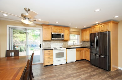 7 Jeffrey Rd, East Haven, CT 06513 - photo 4