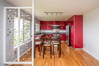 Artistic Details Mesh Mid Century with