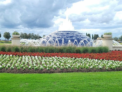 This stately fountain is located at the neighborhoo