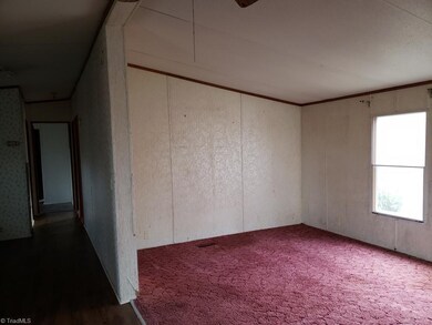 1424 Crestwood Ln, Asheboro, NC 27205 - photo 2