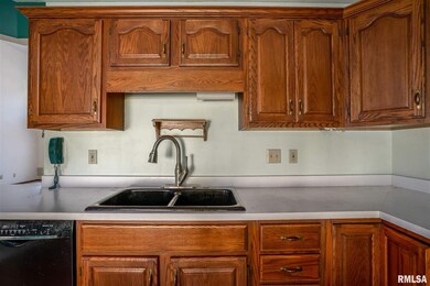 2218 Spring Ct, Davenport, IA 52803 - photo 5