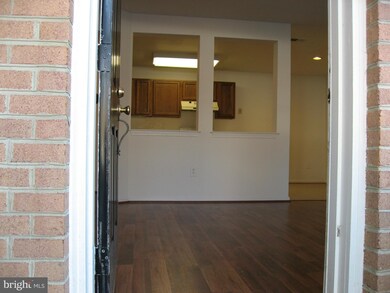 5700 Brewer House Cir, Rockville, MD 20852 - photo 2