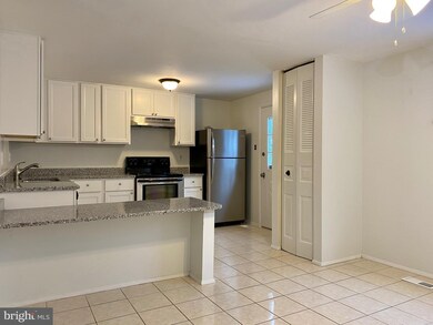 12347 Bonfire Dr, Reisterstown, MD 21136 - photo 5