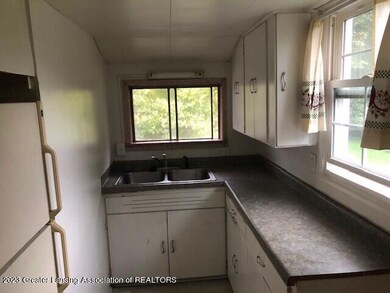 619 Julia St, Lansing, MI 48910 - photo 5