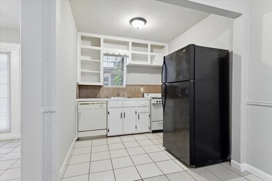 2202 Park St unit 11, Houston, TX 77019 - photo 2