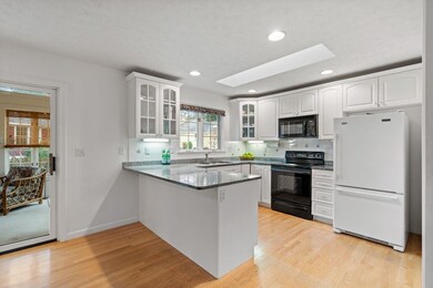 16 Spyglass Point Cir, Bedford, NH 03110 - photo 7