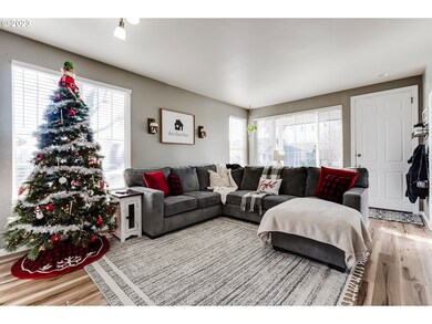 Living Room/Entrance