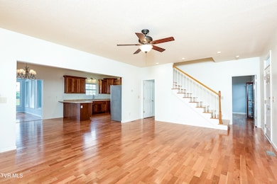 Beautiful HW Flooring