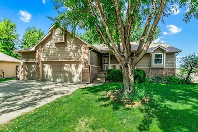 2517 N Covington Cir, Wichita, KS 67205 - photo 2